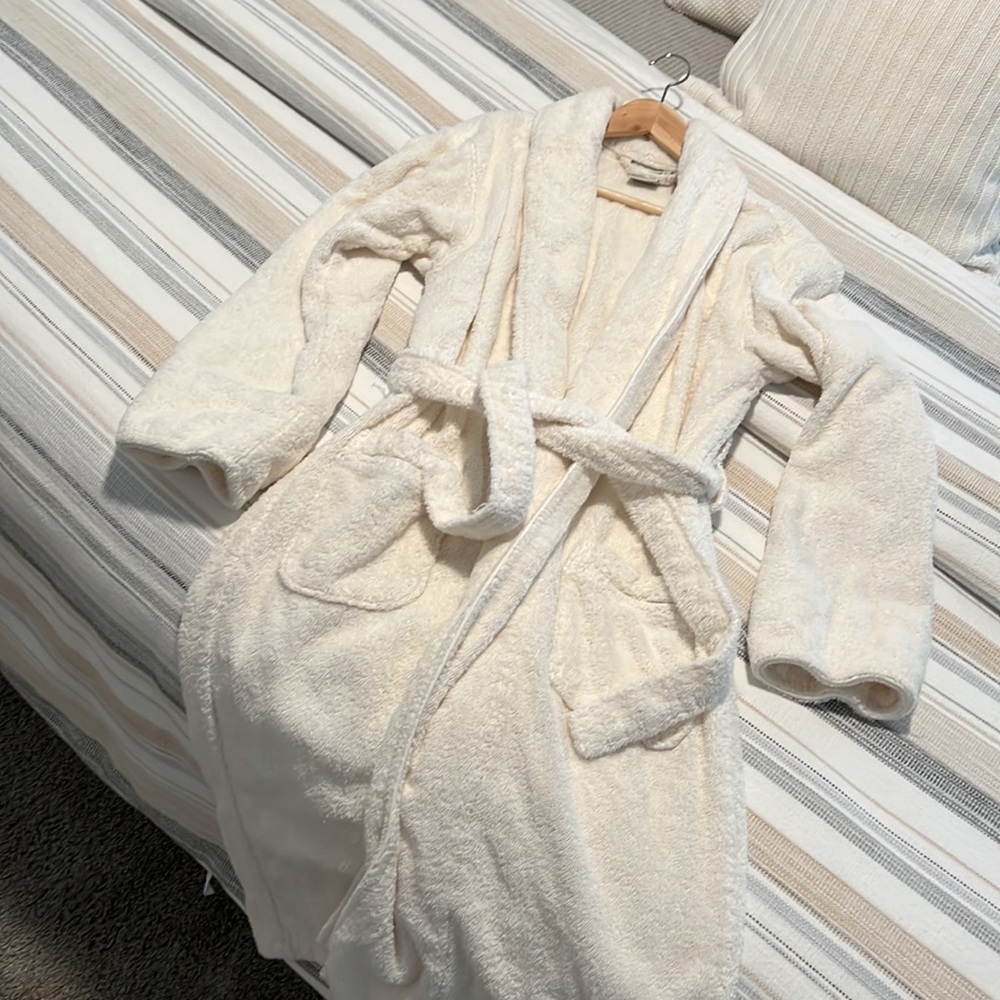 Pottery Barn Cotton Robe in Ivory